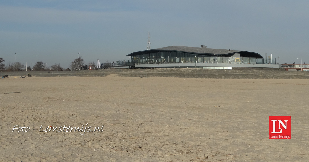 Afsluiting strand en parkeerterrein