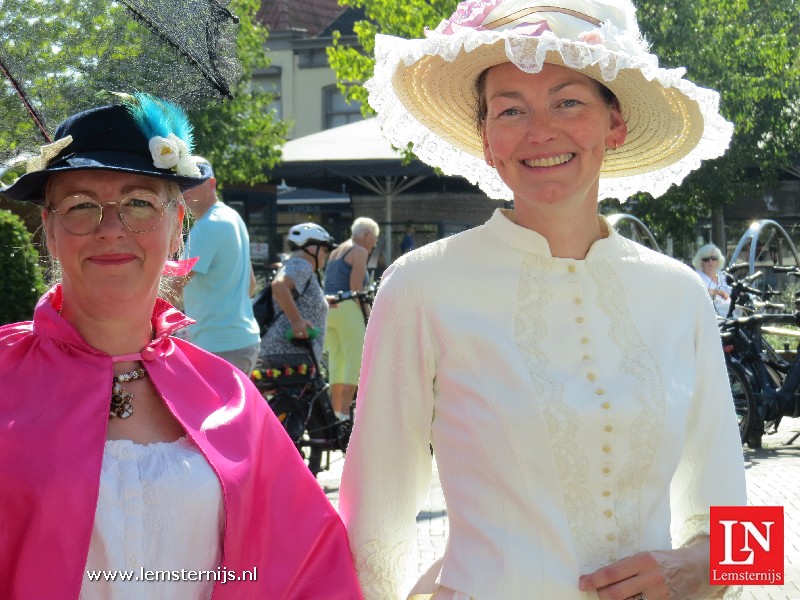 Lemster Dickens Festijn zoekt kartrekkers en andere vrijwilligers en begint kledingverhuur