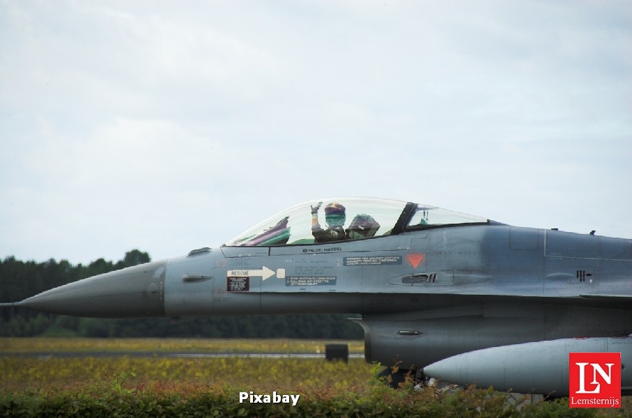 12 okt: F16-pilote bij Vrouwen van Nu