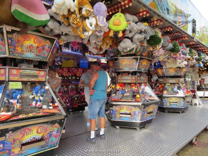 Kermis en stilte voor de intocht