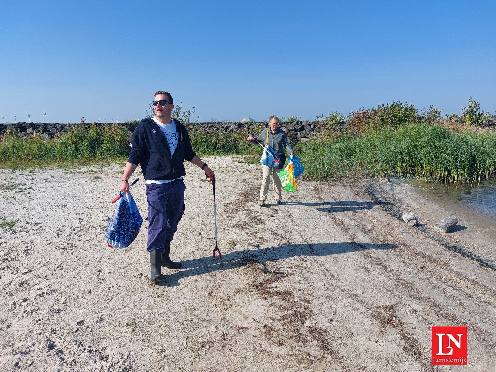 Strand en centrum Lemmer weer wat schoner gemaakt op World Clean Up Day