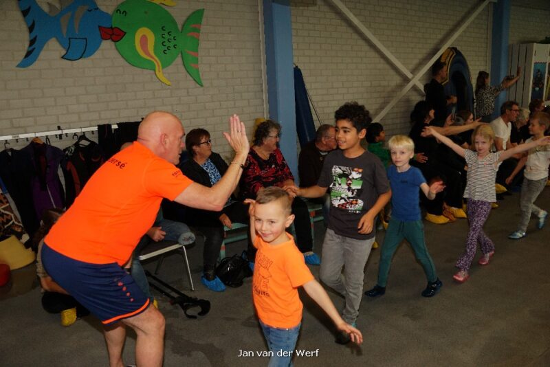 Voor de allerlaatste keer afzwemmen bij Martin, Jinke en hun medewerkers