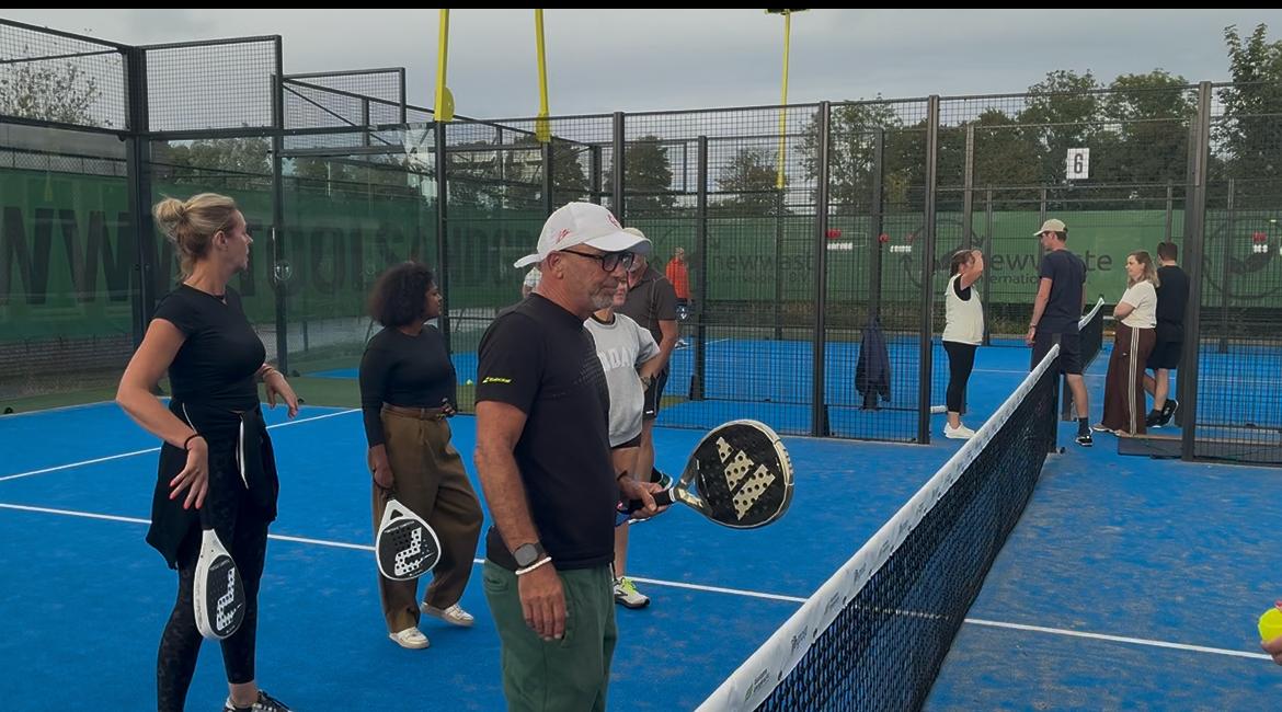 17 bedrijfsteams combineren padel en golf voor Spieren voor Spieren
